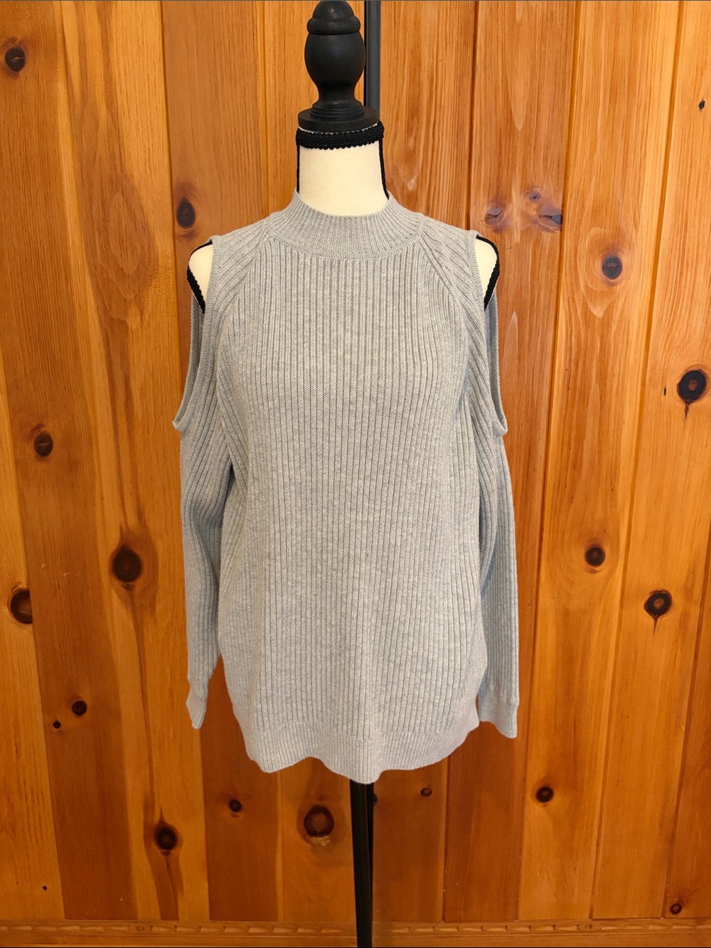 H&M Divided Gray Cold Shoulder Ribbed Sweater Size Medium